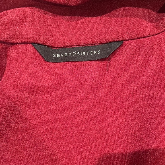 Small red drape vest - Picture 3 of 3